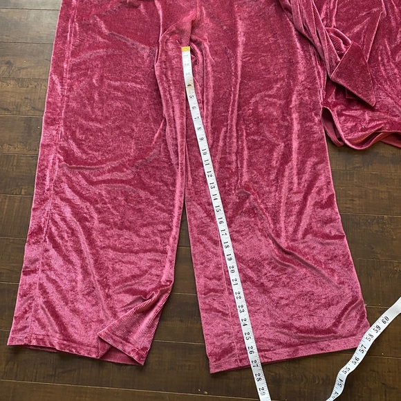 Free People in Fairytale Kit Kat lounge set - Picture 7 of 12